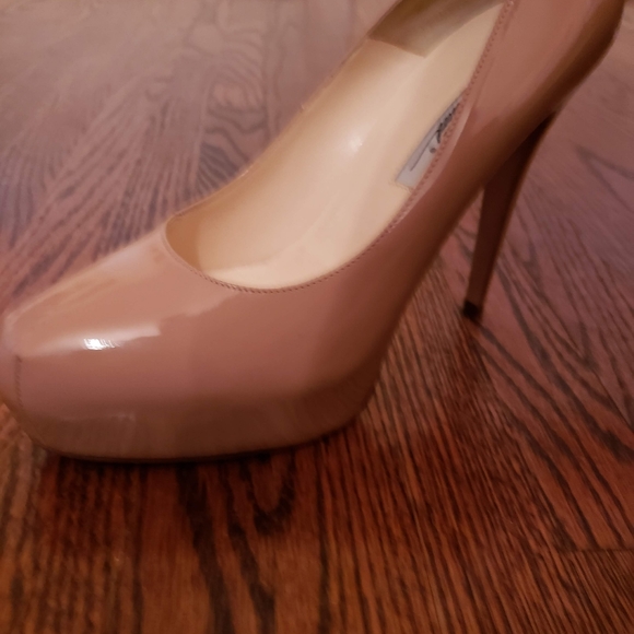 Designer Brian Atwood nude patent leather pump - Picture 5 of 6